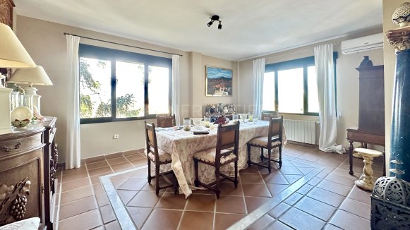 Recently Renovated Villa with Panoramic Views and Private Pool in Sotogrande Costa