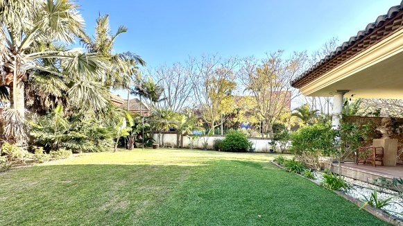 Recently Renovated Villa with Panoramic Views and Private Pool in Sotogrande Costa