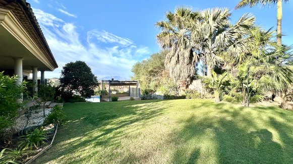 Recently Renovated Villa with Panoramic Views and Private Pool in Sotogrande Costa