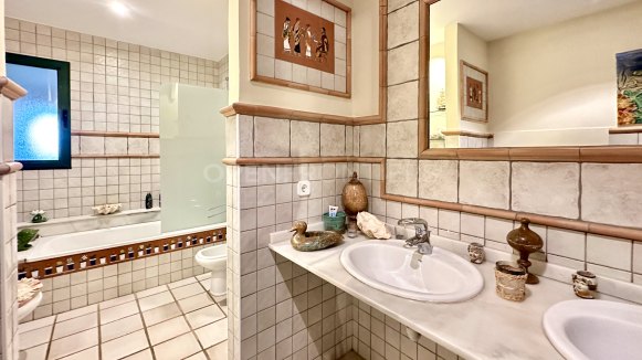 Recently Renovated Villa with Panoramic Views and Private Pool in Sotogrande Costa