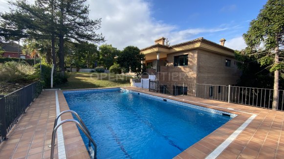 Recently Renovated Villa with Panoramic Views and Private Pool in Sotogrande Costa