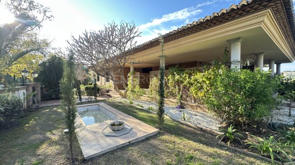 Recently Renovated Villa with Panoramic Views and Private Pool in Sotogrande Costa