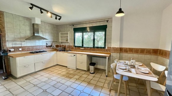 Recently Renovated Villa with Panoramic Views and Private Pool in Sotogrande Costa