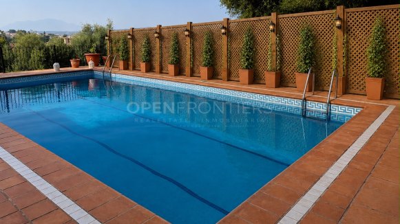 Recently Renovated Villa with Panoramic Views and Private Pool in Sotogrande Costa
