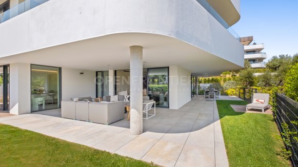 Ground Floor Apartment with Private Garden in Village Verde, Sotogrande