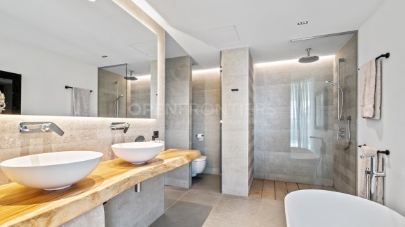Ground Floor Apartment with Private Garden in Village Verde, Sotogrande