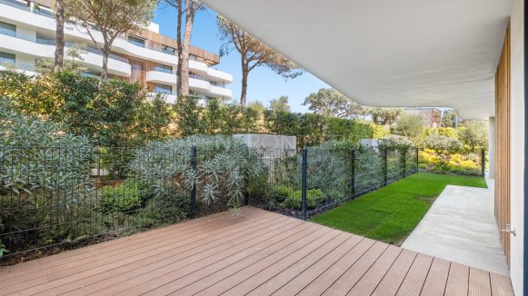 Ground Floor Apartment with Private Garden in Village Verde, Sotogrande