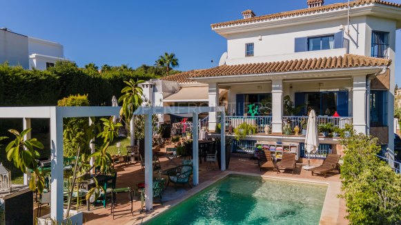 Ruime familievilla met 6 slaapkamers in Zone B, Sotogrande