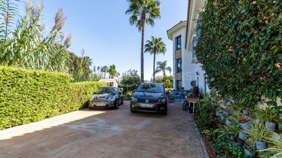 Ruime familievilla met 6 slaapkamers in Zone B, Sotogrande