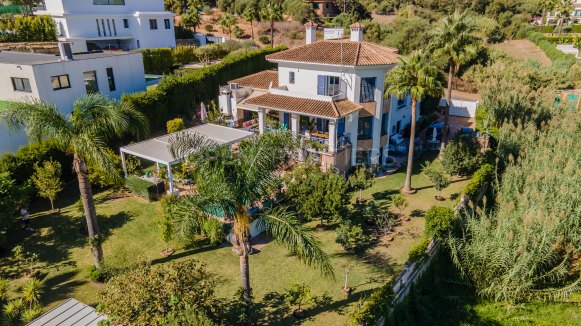 Ruime familievilla met 6 slaapkamers in Zone B, Sotogrande