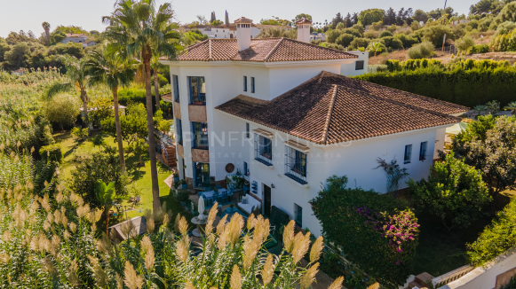 Ruime familievilla met 6 slaapkamers in Zone B, Sotogrande
