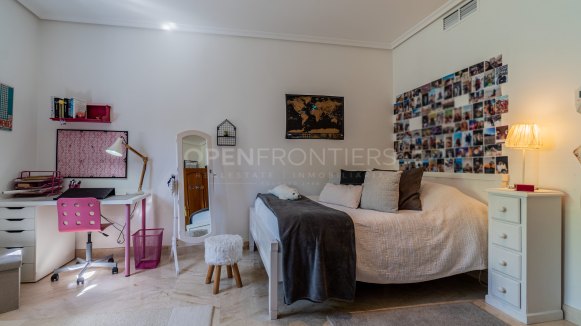 Ruime familievilla met 6 slaapkamers in Zone B, Sotogrande