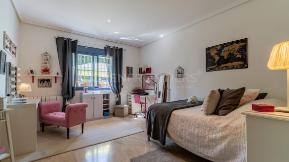 Ruime familievilla met 6 slaapkamers in Zone B, Sotogrande
