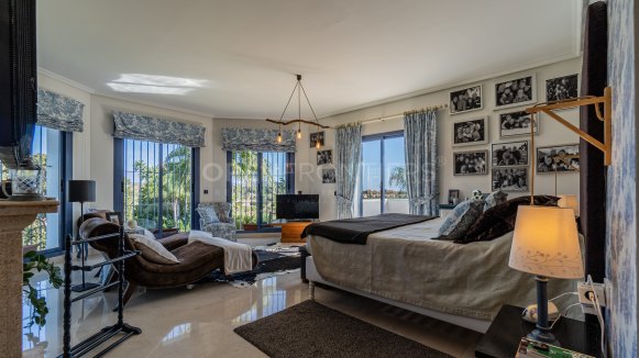 Ruime familievilla met 6 slaapkamers in Zone B, Sotogrande