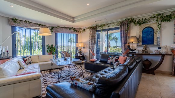 Ruime familievilla met 6 slaapkamers in Zone B, Sotogrande