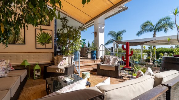 Ruime familievilla met 6 slaapkamers in Zone B, Sotogrande