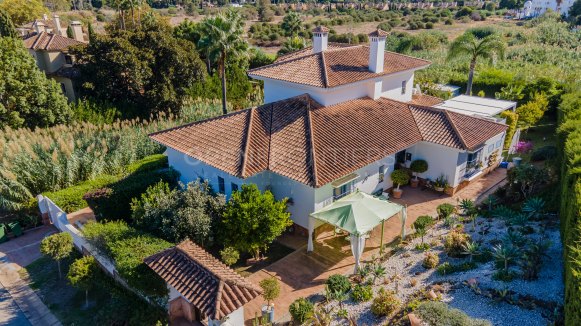 Ruime familievilla met 6 slaapkamers in Zone B, Sotogrande