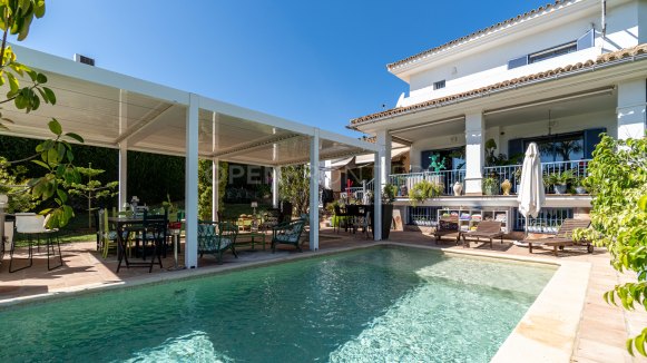 Ruime familievilla met 6 slaapkamers in Zone B, Sotogrande
