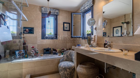 Ruime familievilla met 6 slaapkamers in Zone B, Sotogrande