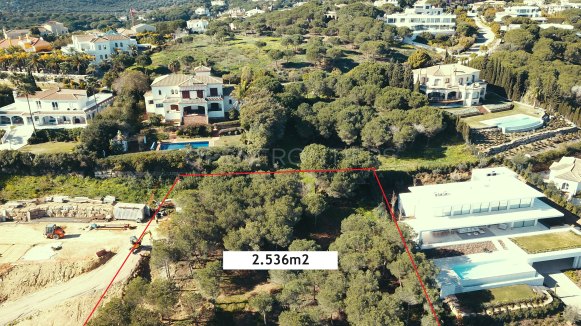 Plot with Villa Project and Sea Views in Almenara Golf, Sotogrande