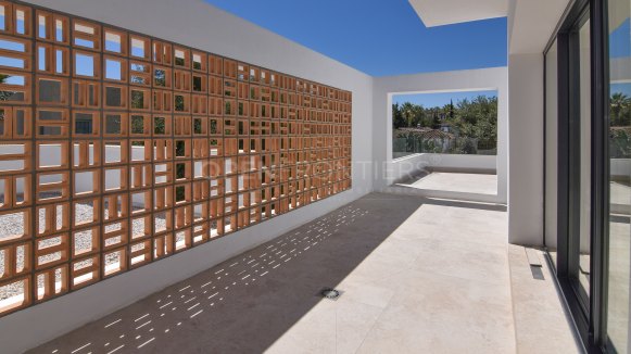 Contemporary new build villa in Sotogrande Costa