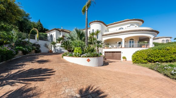 Family villa in Sotogrande Alto with panoramic sea views