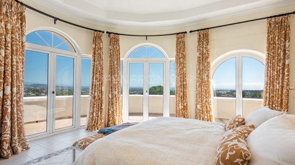 Family villa in Sotogrande Alto with panoramic sea views