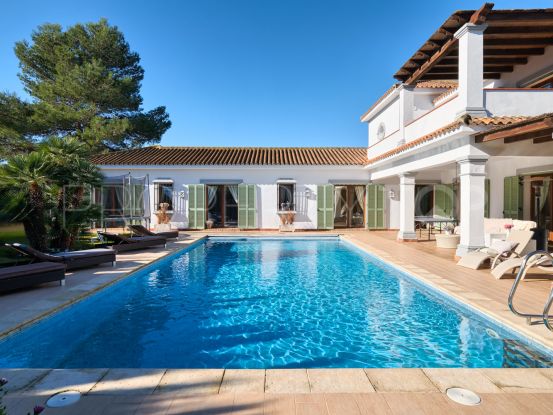 Sotogrande Costa, villa en venta con 4 dormitorios | Terra Realty