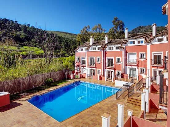 Comprar adosado en Benahavis Centro de 3 dormitorios | Marbella Unique Properties