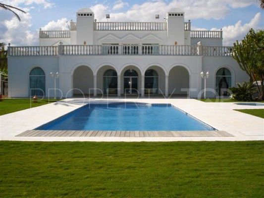Villa a la venta en Casasola de 9 dormitorios | Inmobiliaria Luz