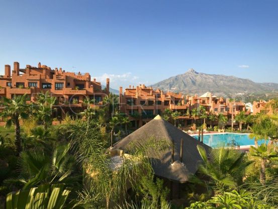 Atico en venta con 3 dormitorios en La Alzambra Hill Club | Key Real Estate