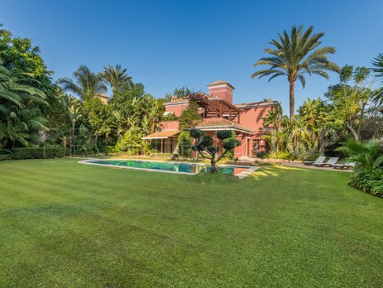 Villa for sale in Altos de Puente Romano, Marbella Golden Mile | Private Property