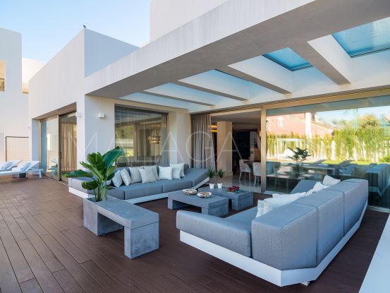 Oasis de Banús, villa de 5 dormitorios | Housing Marbella