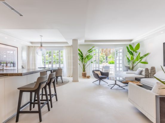 For sale duplex penthouse with 4 bedrooms in Puente Romano | Cleox Inversiones