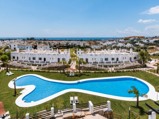 For sale penthouse with 2 bedrooms in La Resina Golf, Estepona | Hansa Realty