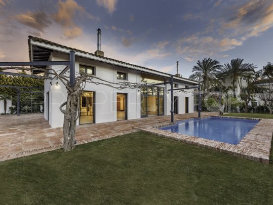 Villa for sale in Guadalmina Baja with 6 bedrooms | Gilmar Puerto Banús