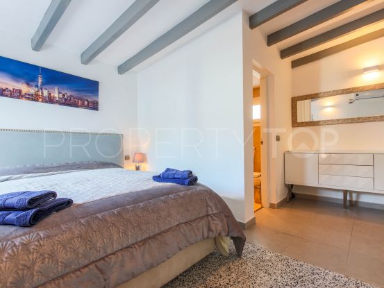 Available for long term rental from September. Wonderful, south facing beach house with impressive views, located frontline, directly on the beach at Saladillo, between San Pedro and Estepona.