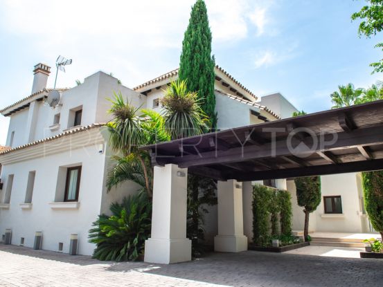 Villa en venta en Marbella - Puerto Banus con 4 dormitorios | Solo Marbella