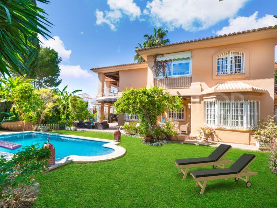 Comprar villa de 4 dormitorios en El Coto, Mijas Costa | Hostedby