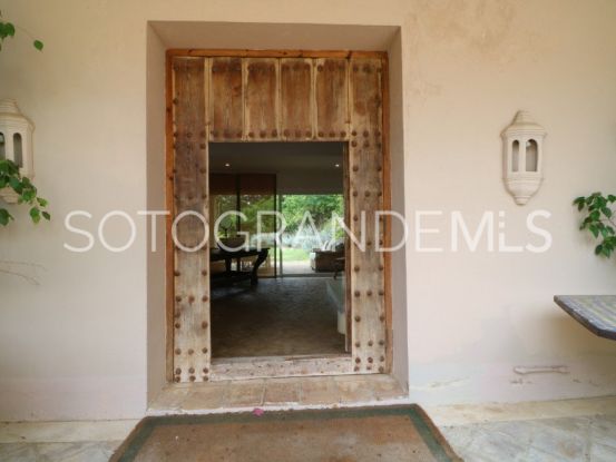 For sale villa with 5 bedrooms in Los Altos de Valderrama | Sotobeach Real Estate