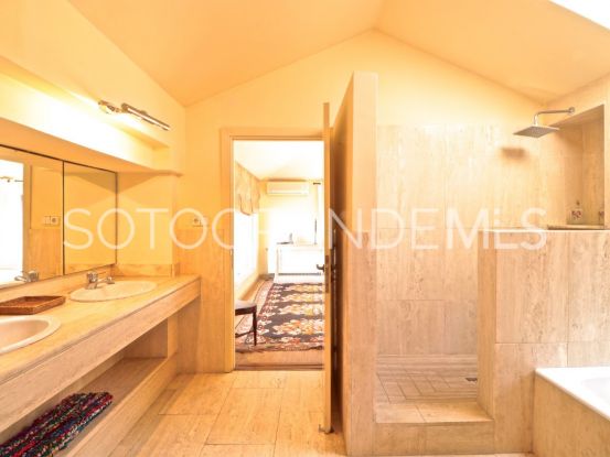 For sale villa with 5 bedrooms in Los Altos de Valderrama | Sotobeach Real Estate