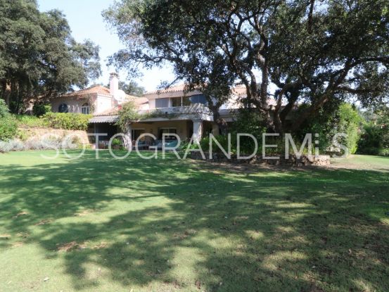 For sale villa with 5 bedrooms in Los Altos de Valderrama | Sotobeach Real Estate