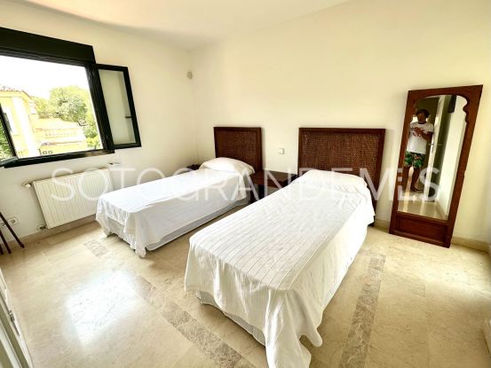Villa pareada a la venta con 5 dormitorios en Sotogolf, Sotogrande Alto | Sotobeach Real Estate