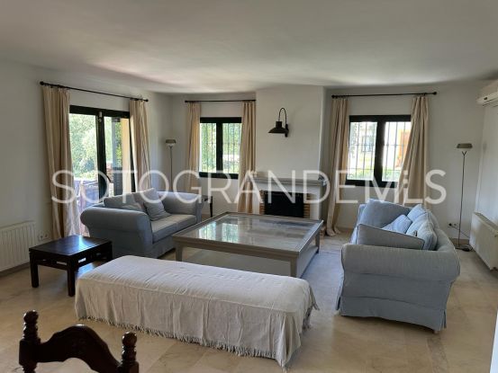 Villa pareada a la venta con 5 dormitorios en Sotogolf, Sotogrande Alto | Sotobeach Real Estate