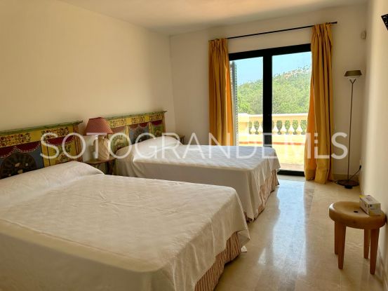Villa pareada a la venta con 5 dormitorios en Sotogolf, Sotogrande Alto | Sotobeach Real Estate