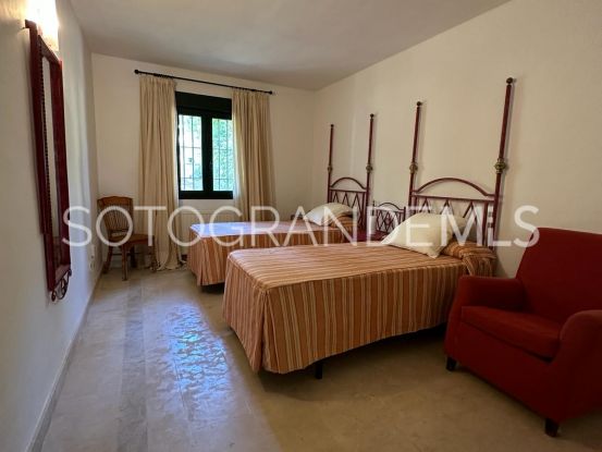 Villa pareada a la venta con 5 dormitorios en Sotogolf, Sotogrande Alto | Sotobeach Real Estate
