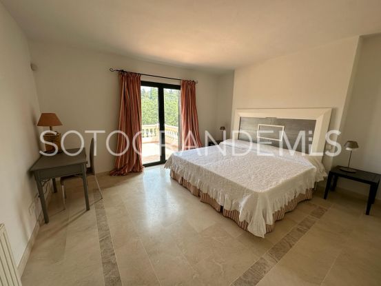 Villa pareada a la venta con 5 dormitorios en Sotogolf, Sotogrande Alto | Sotobeach Real Estate