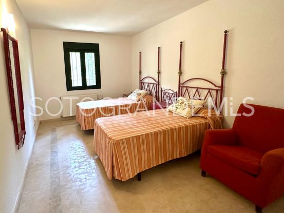Villa pareada a la venta con 5 dormitorios en Sotogolf, Sotogrande Alto | Sotobeach Real Estate