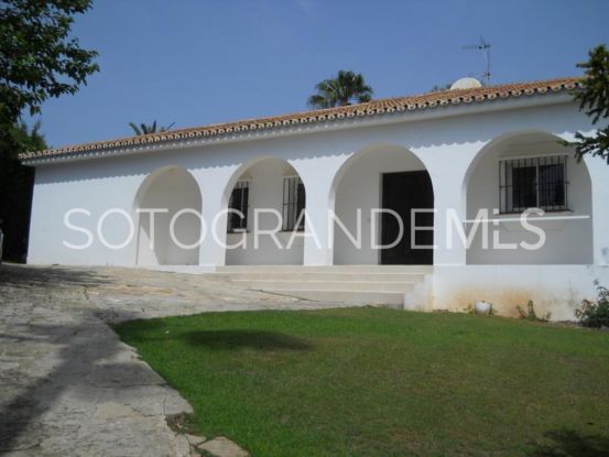 Villa a la venta con 4 dormitorios en Zona B, Sotogrande Costa | Sotobeach Real Estate