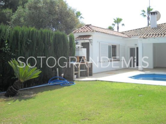 Villa a la venta con 4 dormitorios en Zona B, Sotogrande Costa | Sotobeach Real Estate
